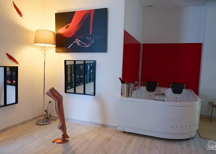 Loveroom Les Folies Douces & Apartmán *